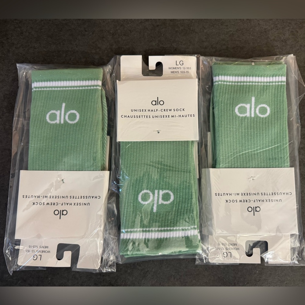 ALO 3 pairs green unisex, crew socks, size large